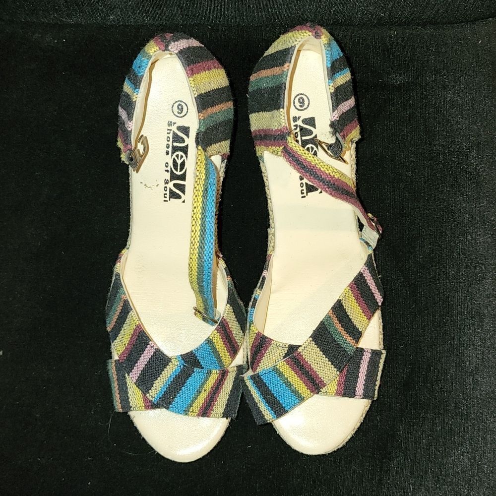 Multicolored Wedge 